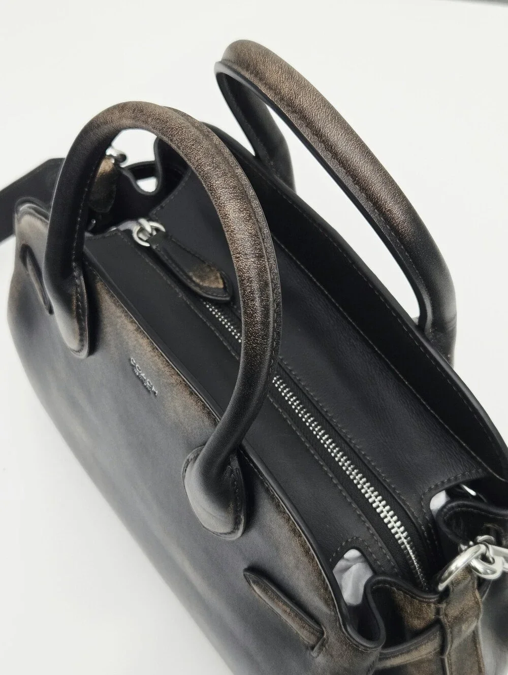 COACH SOFT EMPIRE CARRYALL BAG 28 IN LOVED LEATHER - Picture 4 of 14